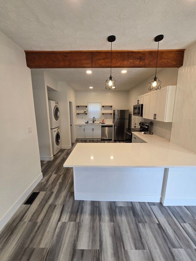 4 BEDROOM SINGLE FAMILY HOME - 4 BEDROOM SINGLE FAMILY HOME