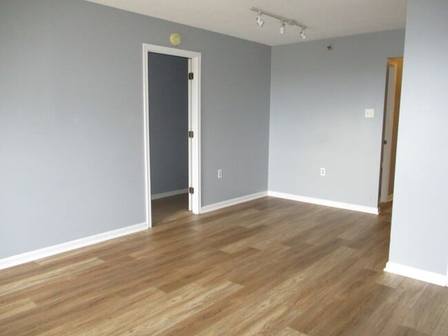 Photo - Courthouse Condo just steps away from Metro