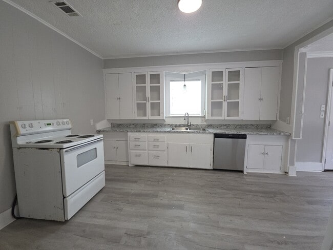 Photo - 1108 W Center St