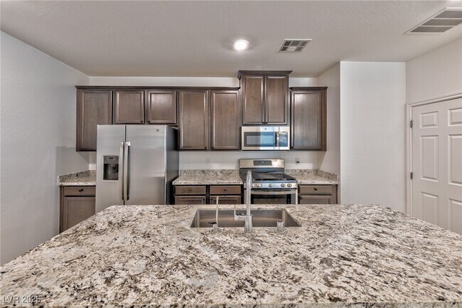 Photo - 988 Edel Hest Ave