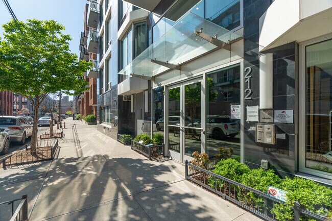 Photo - 212 N 9th St