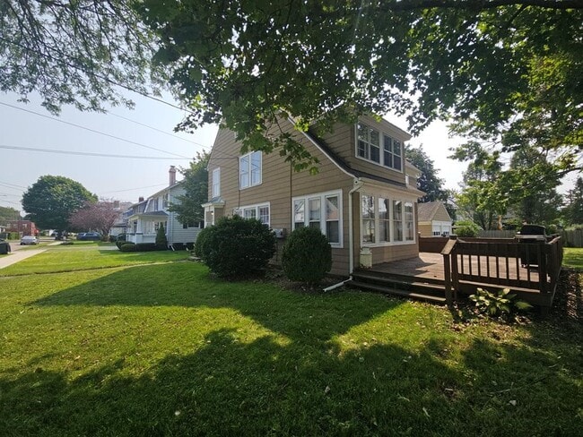 Building Photo - 465 Beecher St Rental