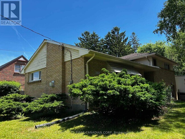 Photo - 699 Huron St