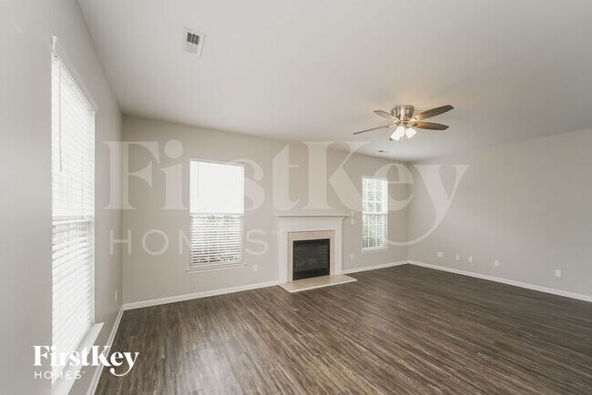 Photo - 5525 Rogers Rd