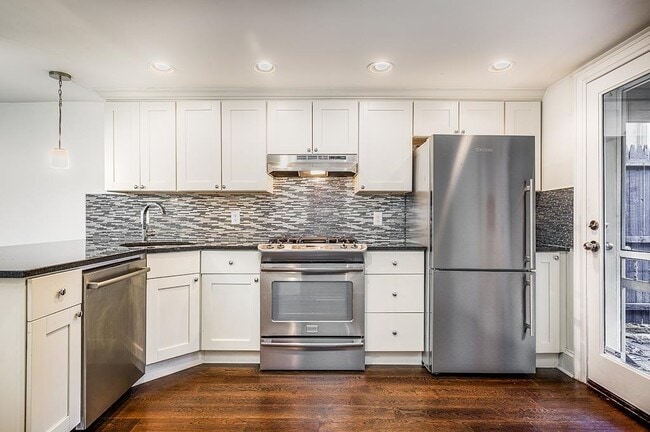 Building Photo - 590 Jersey Ave Unit 1