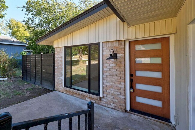 Photo - 1905 Cedar Ridge Dr