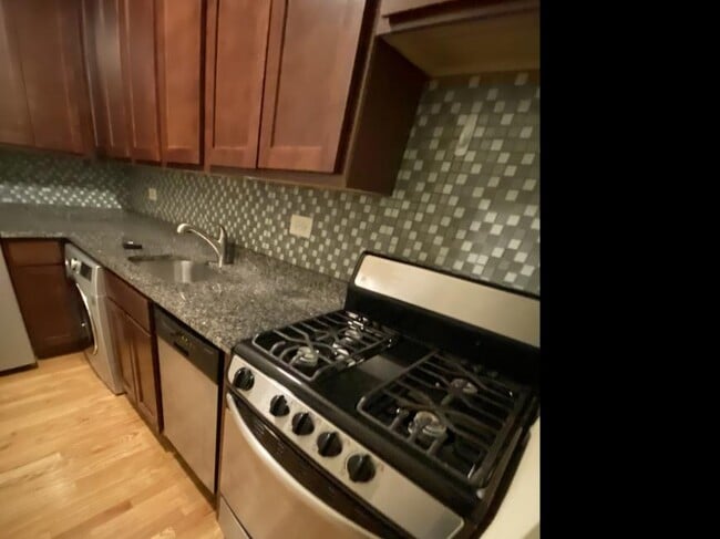 Photo - 1 bedroom in Chicago IL 60614 Unit 1BED-304