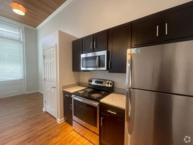 Building Photo - 478 Poplar St Unit 1 Rental