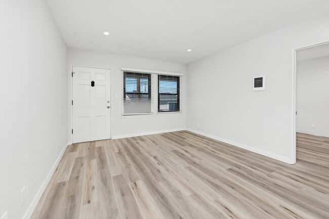 Photo - HILLCREST GREAT RENOVATED ONE BEDROOM APARTMENT. Unit 1827