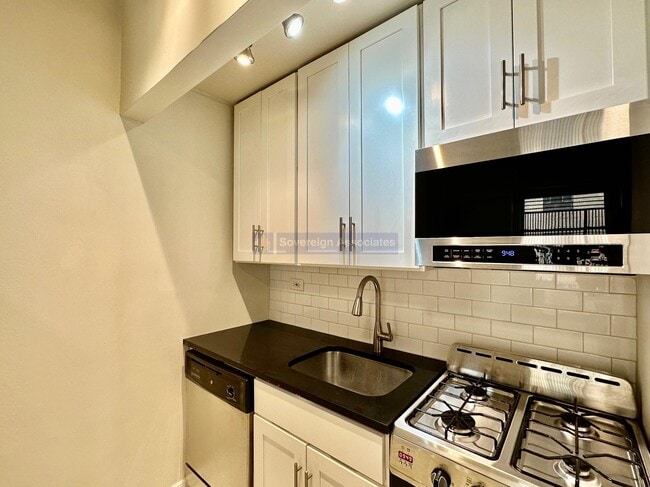 Photo - 328 W 83rd St Unit 2E