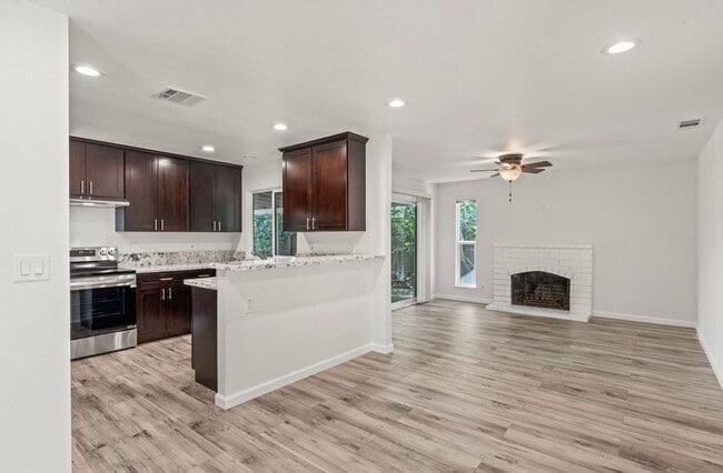 Photo - Three Bedroom Two Bathroom Home in Rosemont