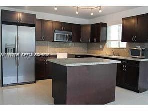 Photo - 500 NW 43rd Ct Unit back