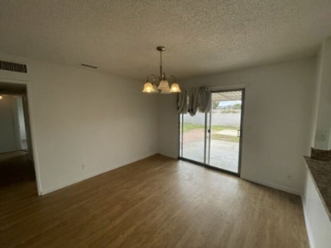 Photo - 1349 Taft St