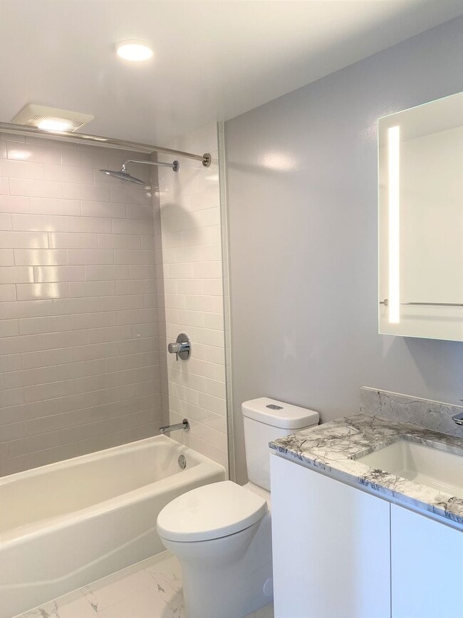 Photo - 987 Queen St Unit 3903
