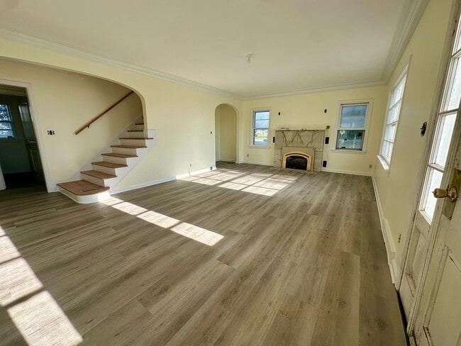 Building Photo - Country Home For Rent!