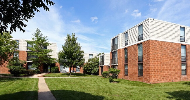 The Grove at Schaumburg Apartments