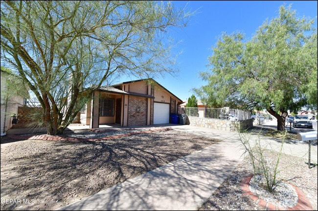 Building Photo - 2629 Lake Victoria Dr