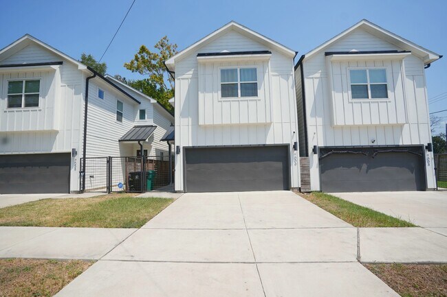 7006 Emma Lou St