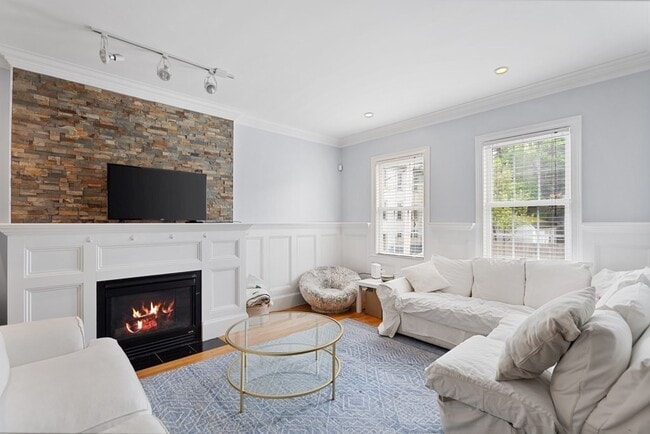 Photo - 72 Baxter St