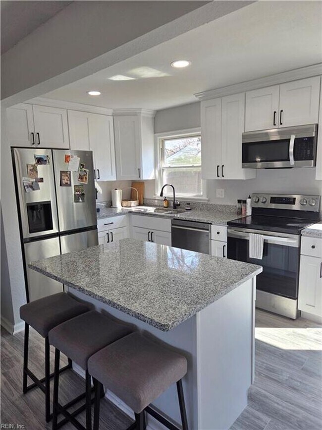 Photo - 1853 Springwood St