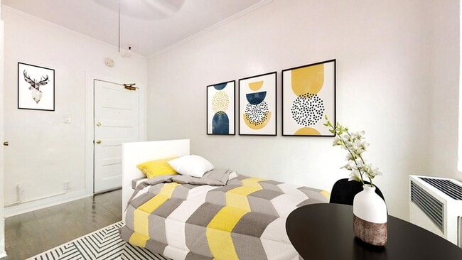 Photo - 647 W 18th St