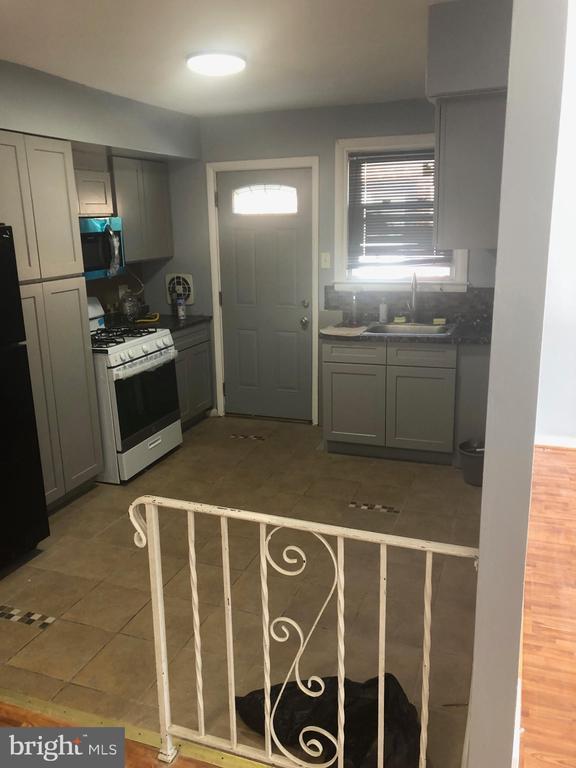 Photo - 8550 Tolbut St