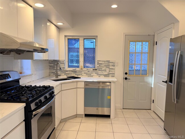 Photo - 76-12 175th St