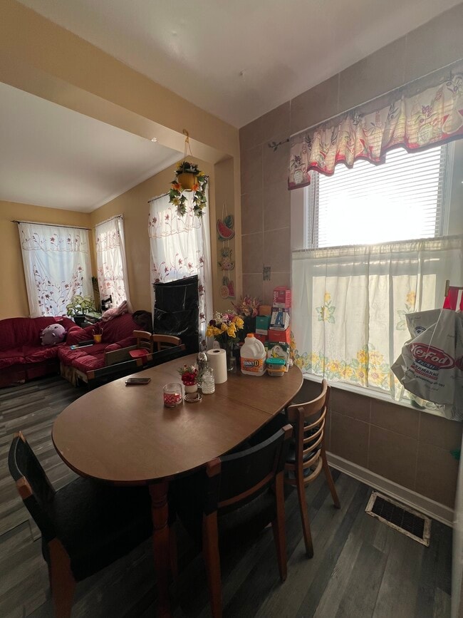 Photo - 193 Chatham St