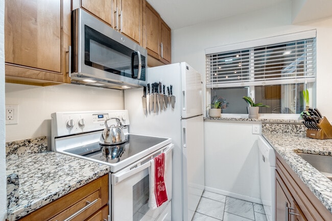 Photo - 5142 Amesbury Dr Unidad 5142 Amesbury Dr. #116