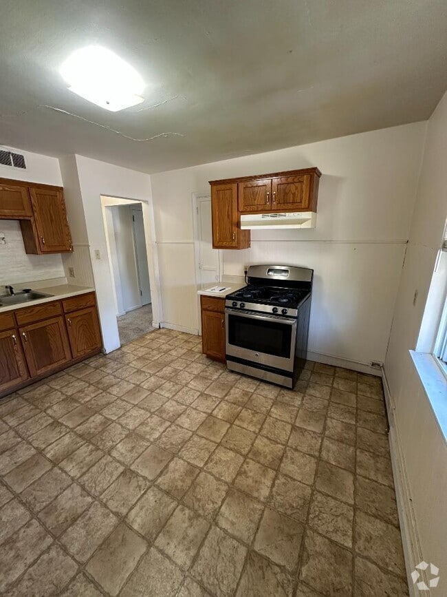 Building Photo - 801 E McCarty St Rental