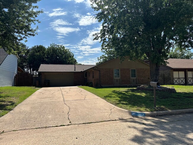 Building Photo - 312 S Avery Dr