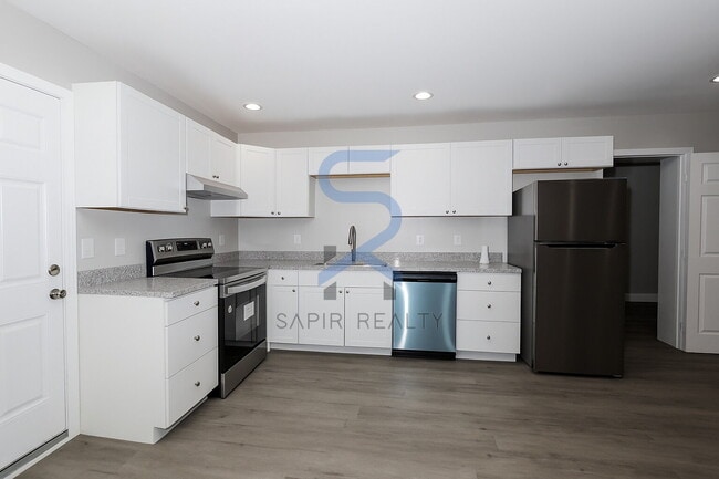 Photo - 157 Polar Rock Dr SW