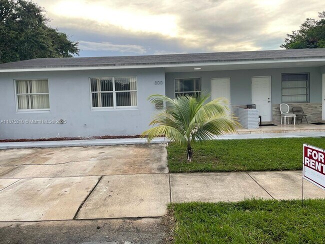 Photo - 802 N 58th Ave Unidad 2