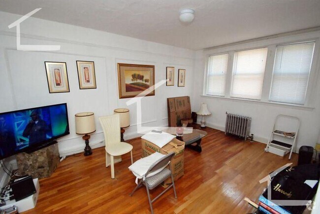 Building Photo - Cleveland Circle two bedroom Rental
