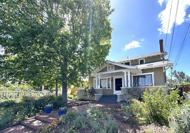 Photo - University Heights -Huge 1 Bedroom with Bonus Room/Bedroom and AC in Charming Vintage Building Unidad 1067