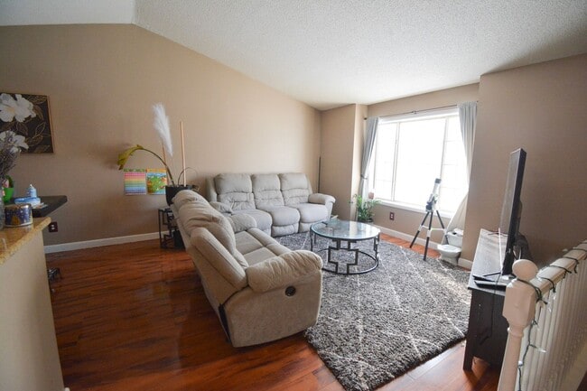 Photo - Spacious 4 bed 2 bath House For Rent