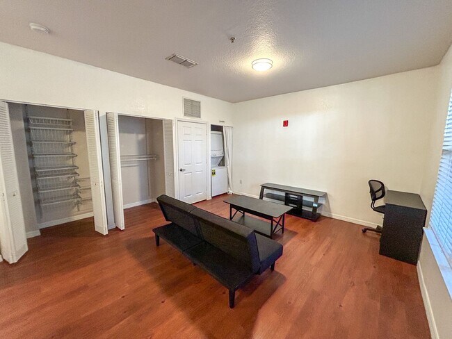 Photo - Taylor Square #105