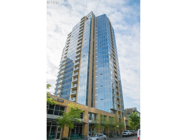 Building Photo - Meriwether West - North facing studio with river/bridge views/parking/amenities/utilities Unit MER305