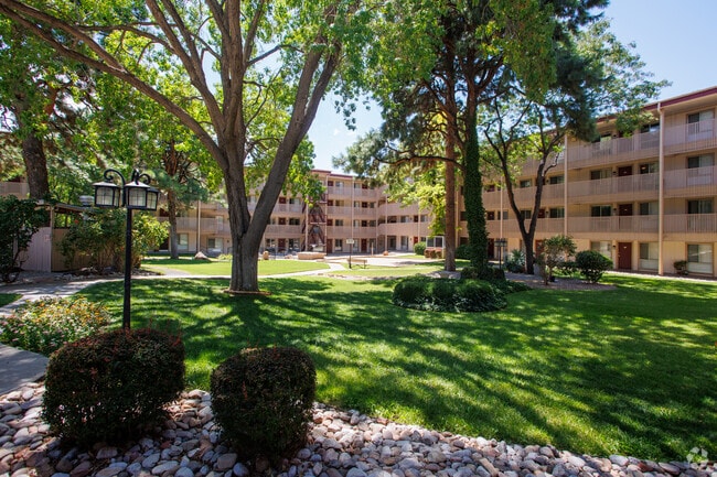 Patio - Sunset Pointe