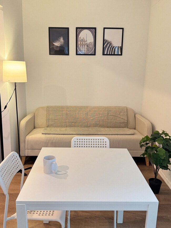 Building Photo - 425-435-435 Summit Ave