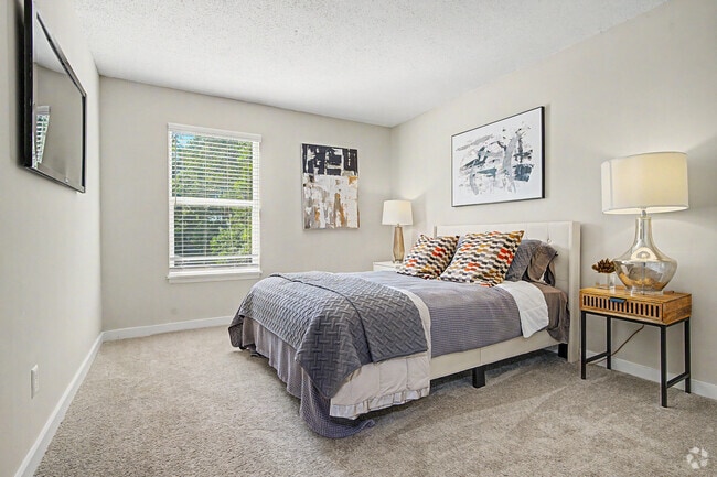 Windsor Deluxe 2BR, 1BA - 871SF - Primary Bedroom
