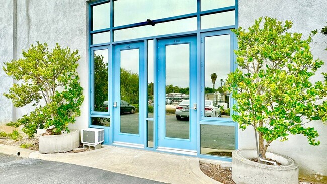 Building Photo - Beautiful Newer Remodeled Studio Unit in H... Rental