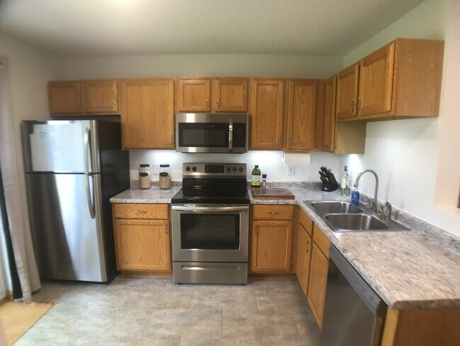 Photo - 1805 Southcross Dr W