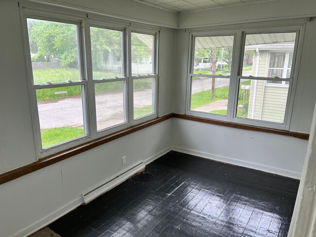 Photo - Bright and Functional 2-Bedroom Rental in Flint