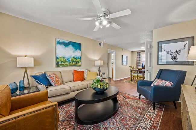 Colonial Plaza Apartments