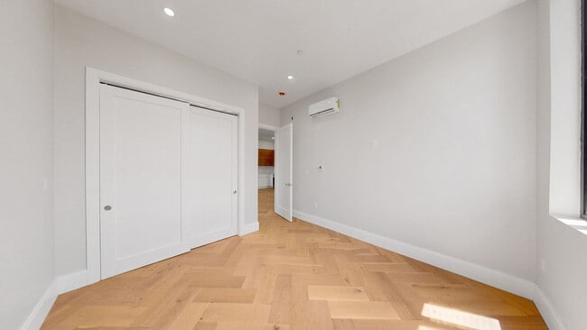 Photo - Spacious modern 2 bed in Newton available NOW!