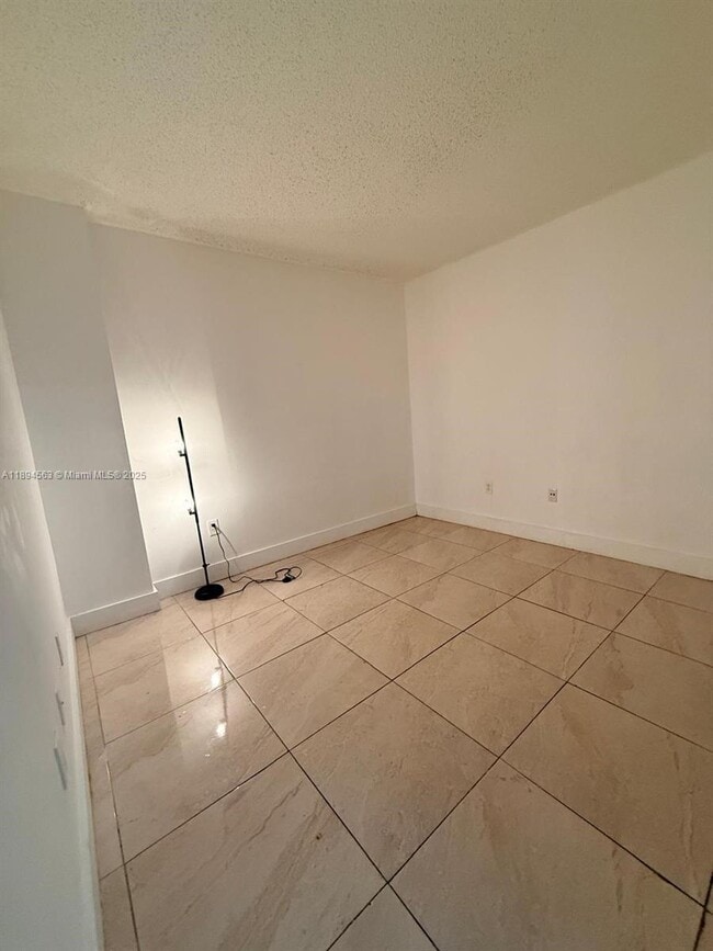 Photo - 5091 NW 7th St Unidad 1009