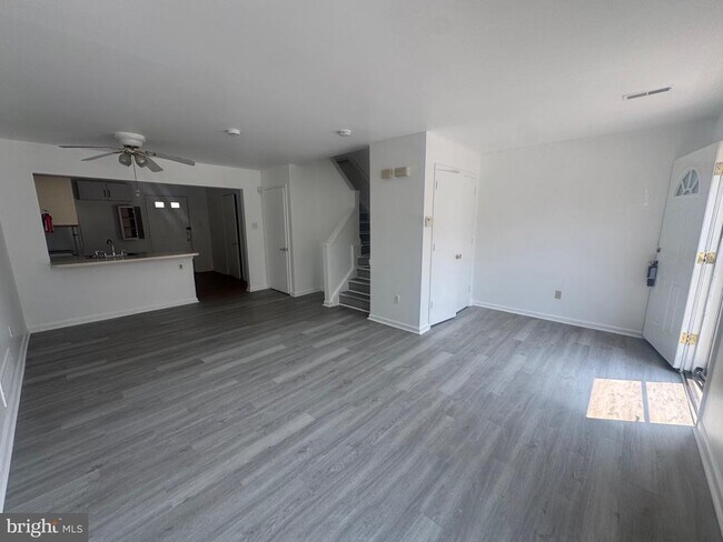 Photo - 1107 Van Buren Way