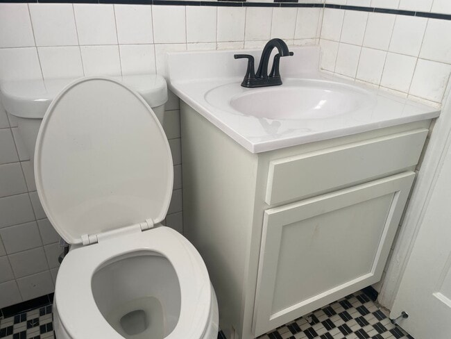 Photo - 2514 N St SE Unit 4