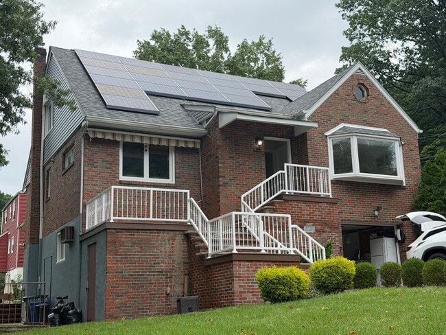 Building Photo - 649 Oakdene Ave